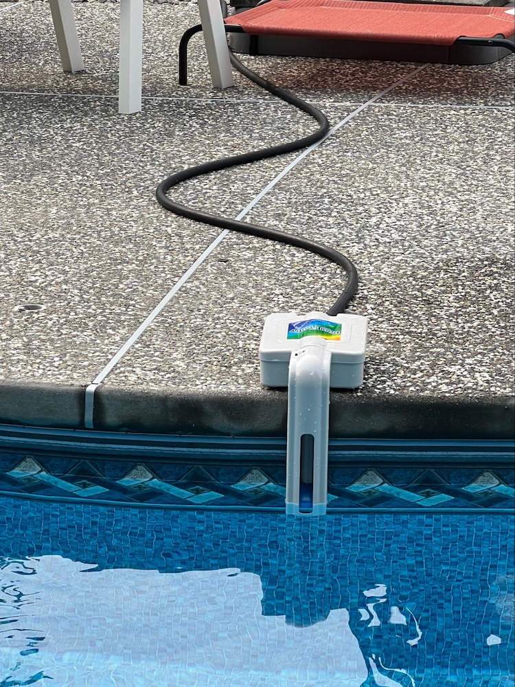 A picture of of the Pool Sentry at the edge of my pool.