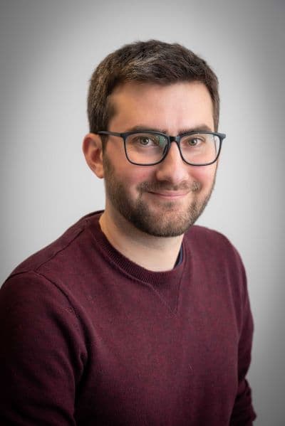 A headhost of Mathias Deshayes.