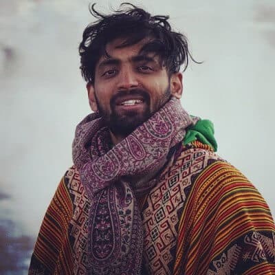 Shashi Ravula headshot