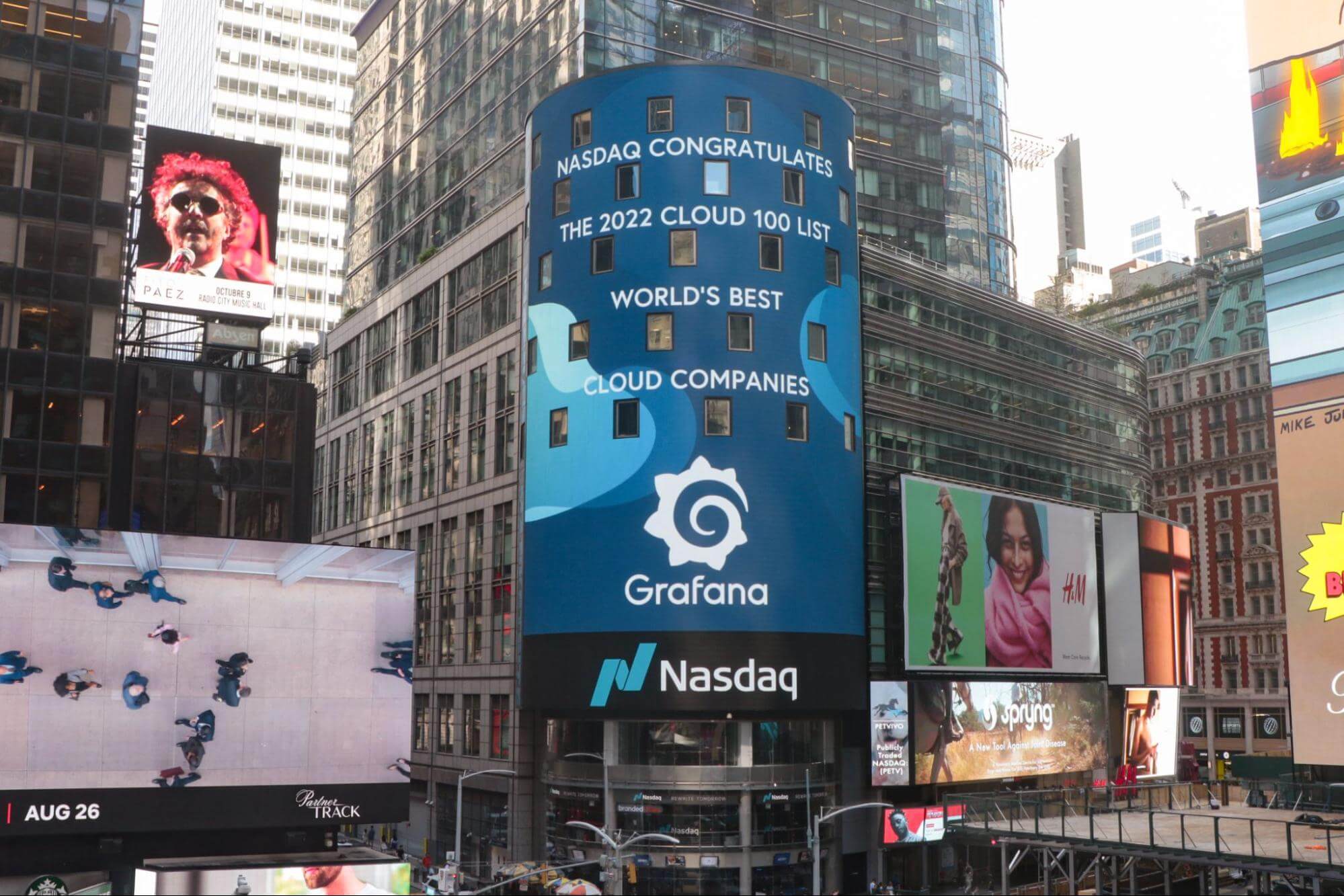 A picture of the Grafana Labs logo displayed on a billboard in Times Square, in New York, celebrating the 2022 Cloud 100 List.